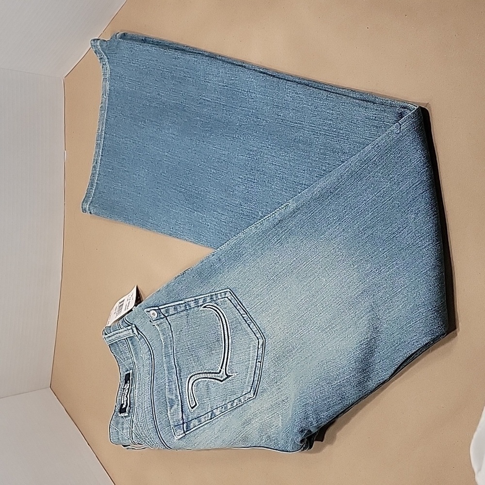 Rock & Republic. Size 27, Winger Jeans, NEW with Tags! FLared Leg, Light Wash